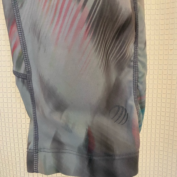 MPG Workout capri Leggings - Picture 4 of 7